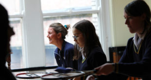 AGGS YST visit Tennis ace works with Altrincham pupils to raise awareness of mental health