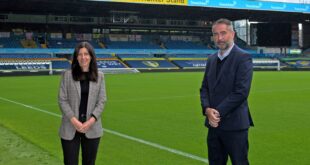 KelliFielding.TransUnion andPaulBell LUFC 1 TransUnion and Leeds United team up to teach teens about finance