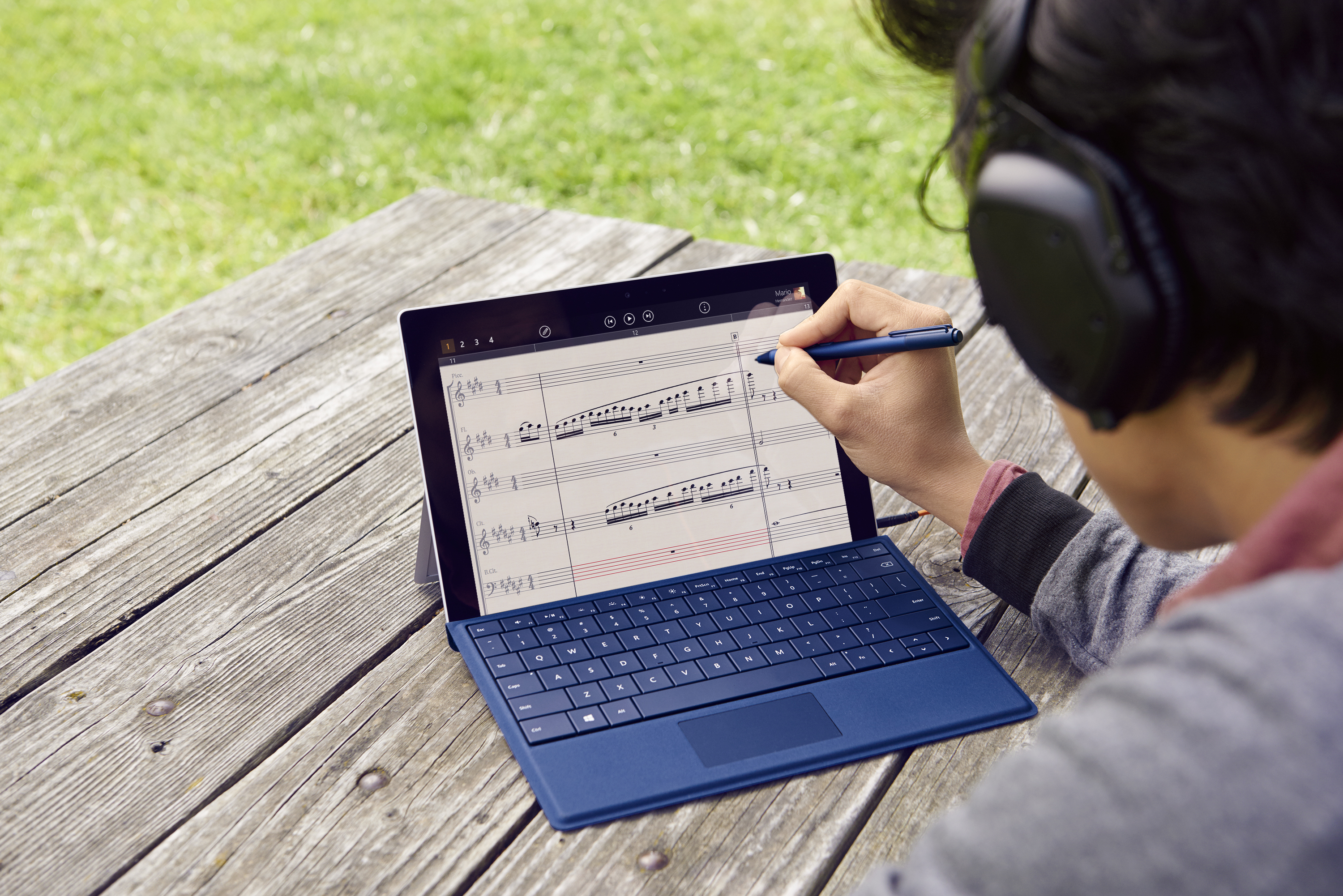 MicrosoftSurface 02 Lawn 00559 VS R1d Productivity in the lab, the classroom, and everywhere between