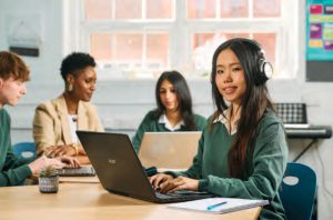 Beyond the classroom: helping students thrive with hybrid learning